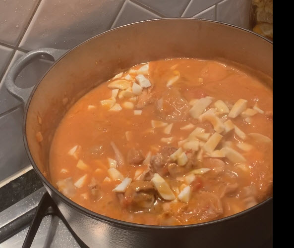 Fry de fígado de frango kaleji fry servido em folhas de alface com